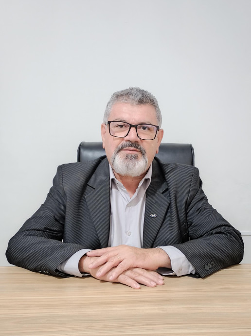 Foto do Chefe do NRE de Loanda, Ademir Antonio Saravalli