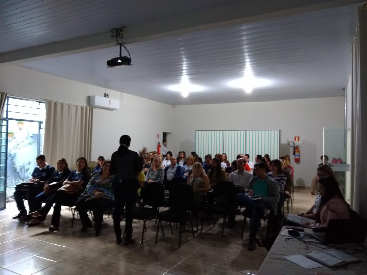 NRE LOANDA PROMOVE REUNIÃO COM DIRETORES(AS)