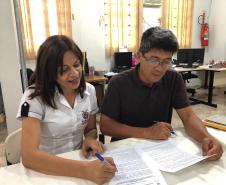 Professores da Rede Pública Estadual do NRE de Loanda assinam Termo de Compromisso e firmam sua participação no PDE- turma 2019 por meio de aproveitamento de título de Pós-graduação Stricto Sensu.
