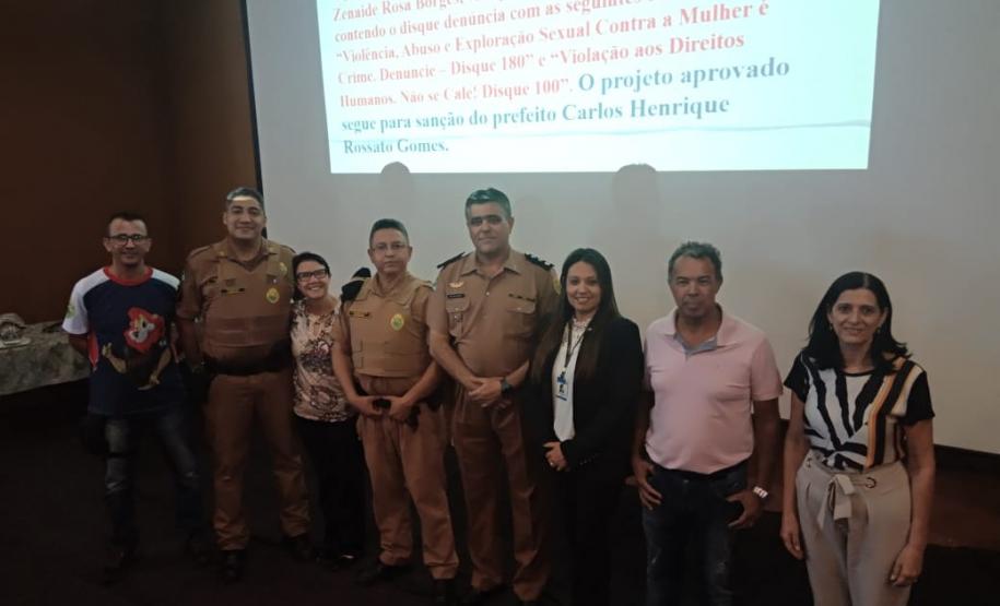 I ENCONTRO DE CAPACITAÇÃO PARA PROFISSIONAIS DA EDUCAÇÃO. I ENCONTRO DE CAPACITAÇÃO PARA PROFISSIONAIS DA EDUCAÇÃO.
