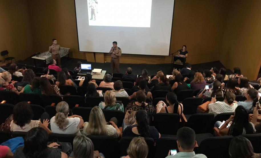 I ENCONTRO DE CAPACITAÇÃO PARA PROFISSIONAIS DA EDUCAÇÃO. I ENCONTRO DE CAPACITAÇÃO PARA PROFISSIONAIS DA EDUCAÇÃO.