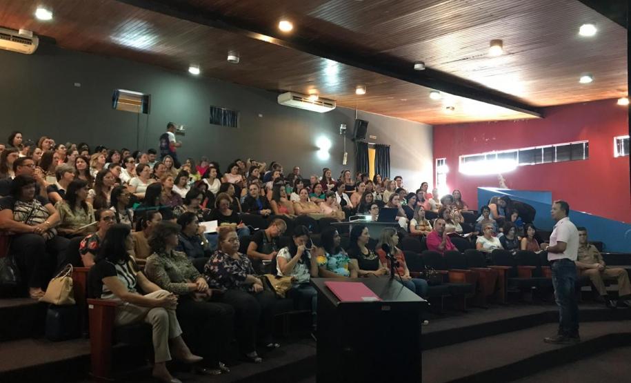 I ENCONTRO DE CAPACITAÇÃO PARA PROFISSIONAIS DA EDUCAÇÃO. I ENCONTRO DE CAPACITAÇÃO PARA PROFISSIONAIS DA EDUCAÇÃO.
