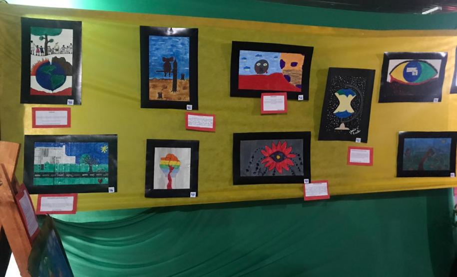 Exposição de trabalhos feita com baixo custo estimula o aprendizado na disciplina de Arte Exposição de trabalhos feita com baixo custo estimula o aprendizado na disciplina de Arte