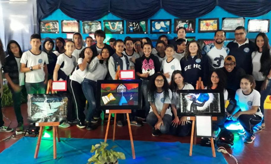 Exposição de trabalhos feita com baixo custo estimula o aprendizado na disciplina de Arte Exposição de trabalhos feita com baixo custo estimula o aprendizado na disciplina de Arte