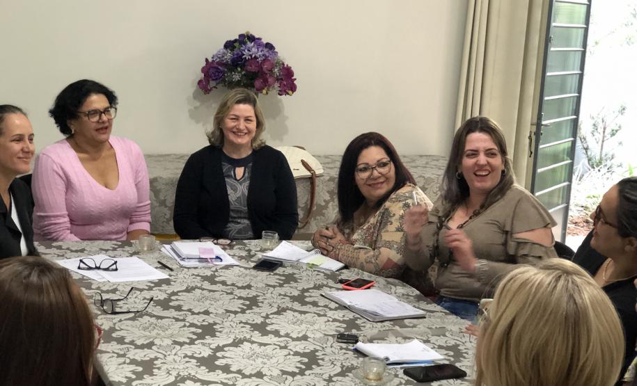 NRE de Loanda reúne representantes das Secretarias Municipais de Educação e fortalece o regime de colaboração do estado com os municípios da regional. NRE de Loanda reúne representantes das Secretarias Municipais de Educação e fortalece o regime de colaboração do estado com os municípios da regional.