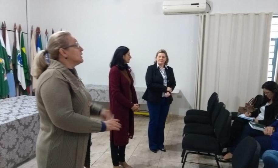 NRE de Loanda reúne representantes das Secretarias Municipais de Educação e fortalece o regime de colaboração do estado com os municípios da regional. NRE de Loanda reúne representantes das Secretarias Municipais de Educação e fortalece o regime de colaboração do estado com os municípios da regional.