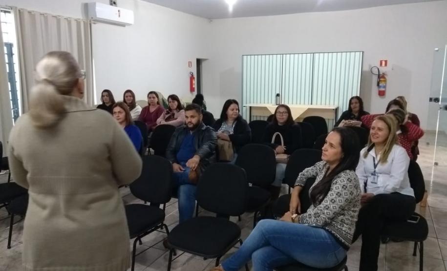 NRE de Loanda reúne representantes das Secretarias Municipais de Educação e fortalece o regime de colaboração do estado com os municípios da regional. NRE de Loanda reúne representantes das Secretarias Municipais de Educação e fortalece o regime de colaboração do estado com os municípios da regional.
