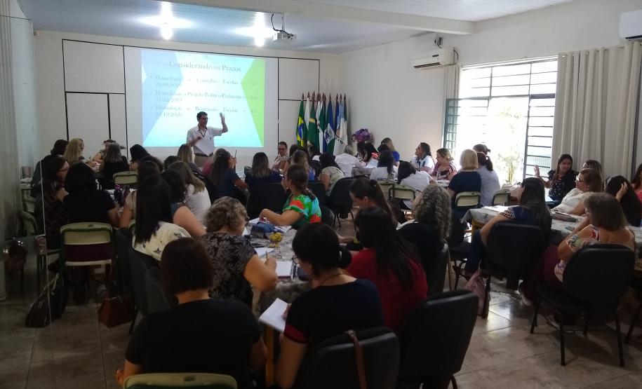 Equipe Pedagógica do NRE de Loanda realiza formação para Coordenadores Pedagógicos Municipais