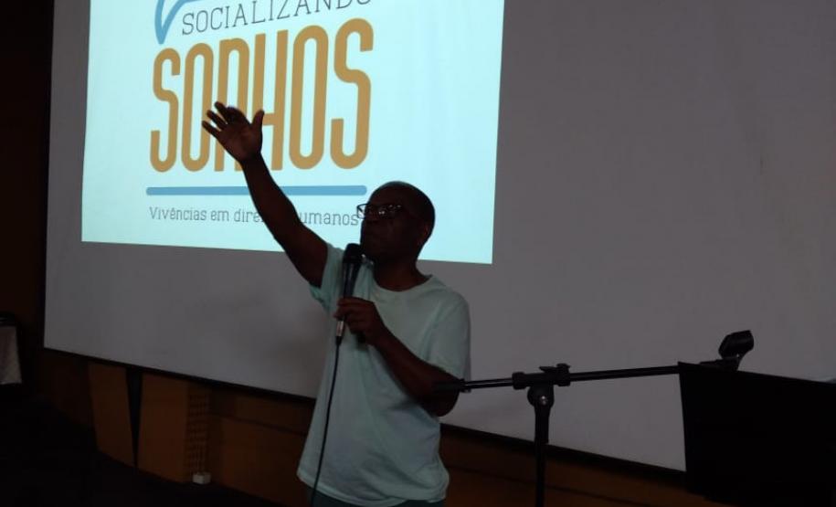 Divulgação do Livro do Projeto Socializando Sonhos: Vivências em Direitos Humanos Divulgação do Livro do Projeto Socializando Sonhos: Vivências em Direitos Humanos