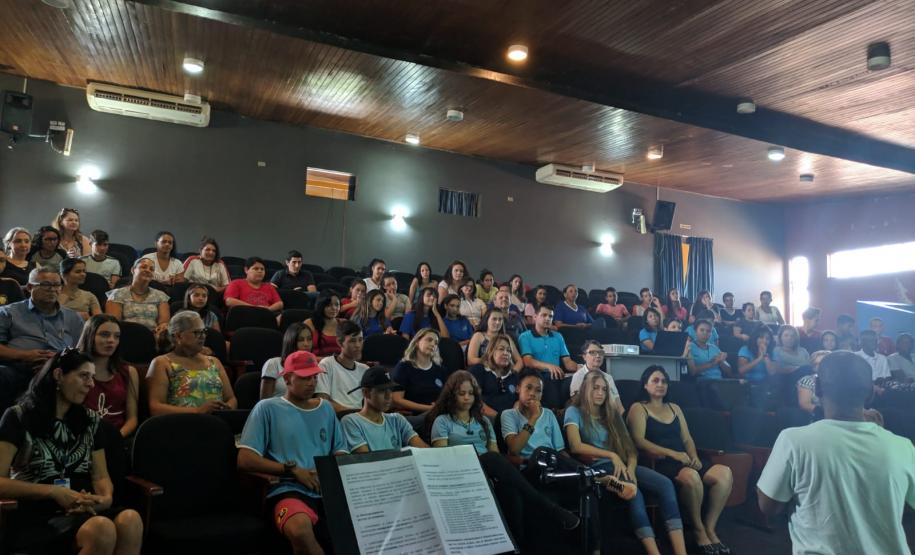 Divulgação do Livro do Projeto Socializando Sonhos: Vivências em Direitos Humanos Divulgação do Livro do Projeto Socializando Sonhos: Vivências em Direitos Humanos