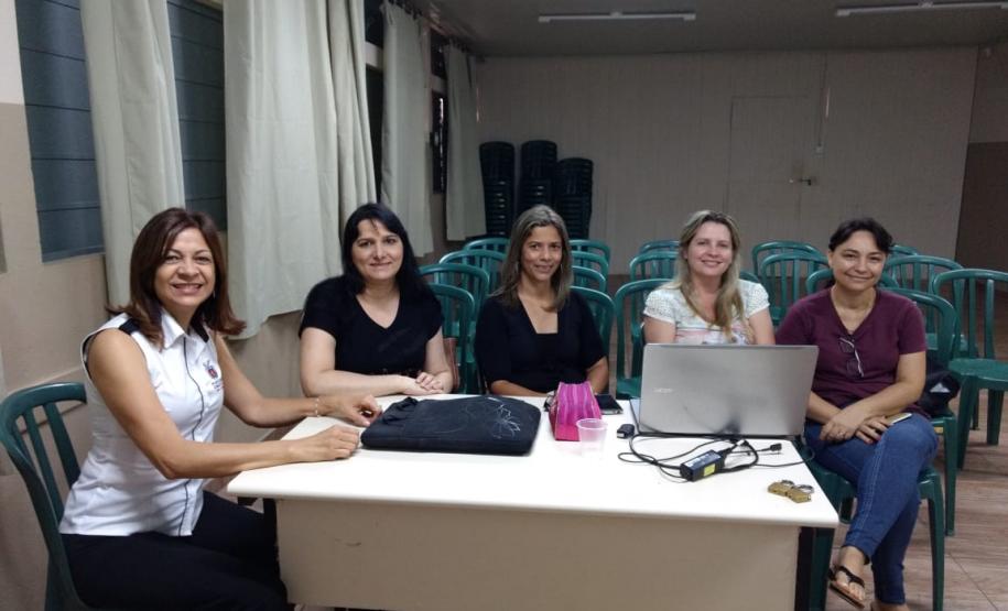 Professores/as de Língua Portuguesa do NRE de Loanda realizam a terceira etapa da formação “Conexão Professor em Ação” Professores/as de Língua Portuguesa do NRE de Loanda realizam a terceira etapa da formação “Conexão Professor em Ação”