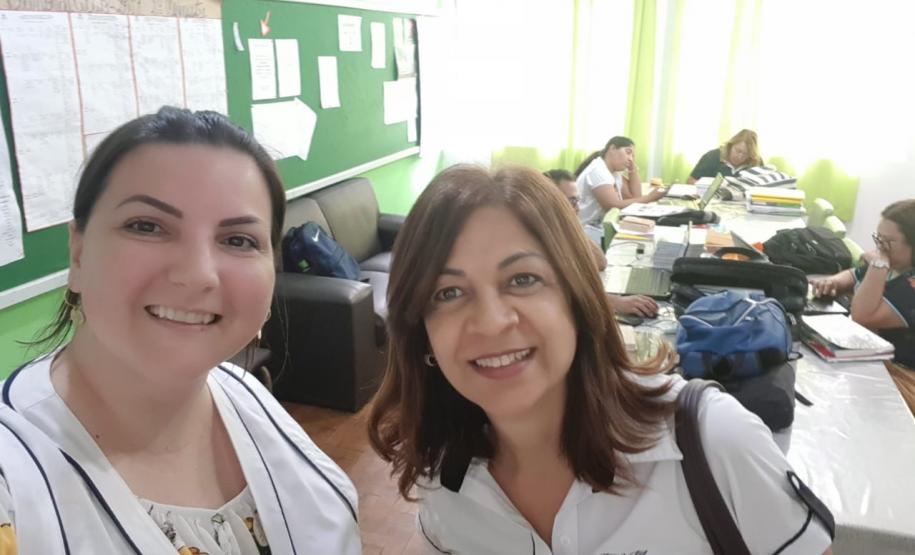 Professores/as de Língua Portuguesa do NRE de Loanda realizam a terceira etapa da formação “Conexão Professor em Ação” Professores/as de Língua Portuguesa do NRE de Loanda realizam a terceira etapa da formação “Conexão Professor em Ação”