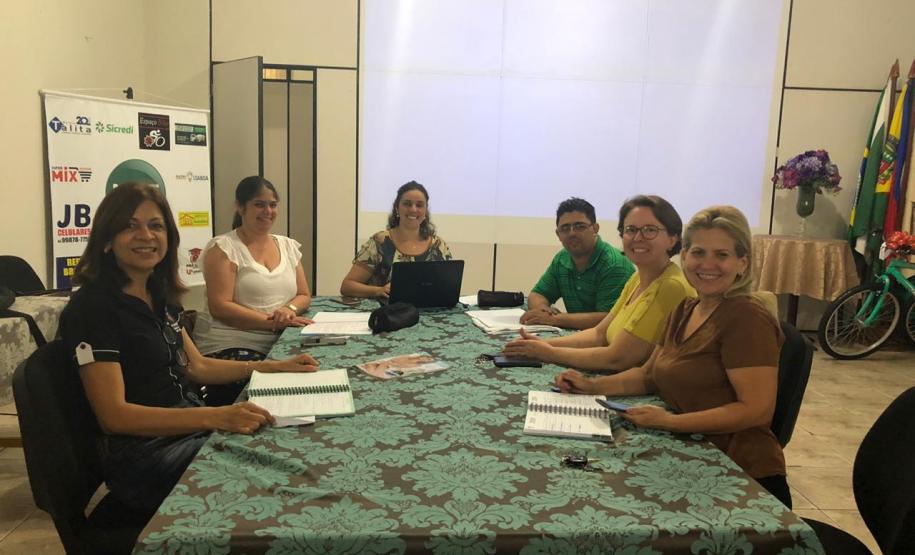 Professores/as de Língua Portuguesa do NRE de Loanda realizam a terceira etapa da formação “Conexão Professor em Ação” Professores/as de Língua Portuguesa do NRE de Loanda realizam a terceira etapa da formação “Conexão Professor em Ação”