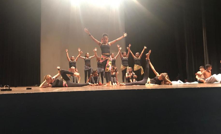 Primeira Mostra Cultural Africana, Afro-Brasileira e Indígena das escolas do Núcleo Regional de Educação de Loanda.
