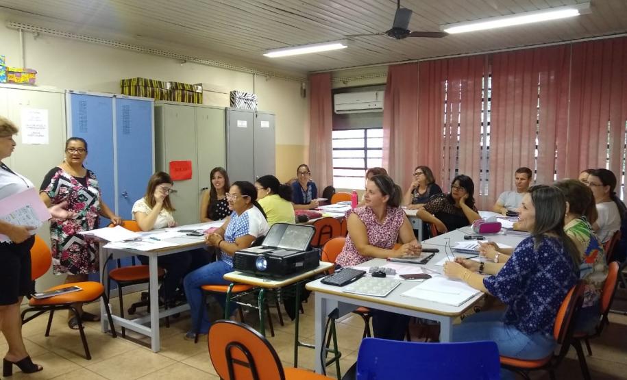 Equipe de Ensino acompanha Dias de Estudo e Planejamento nas Escolas